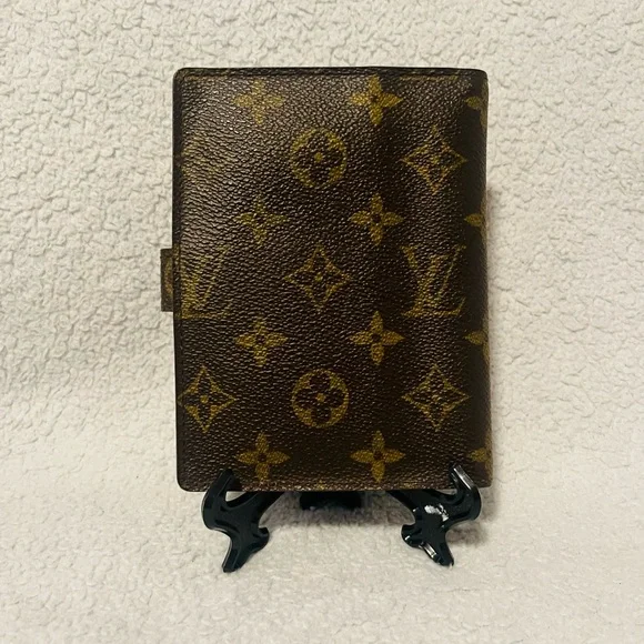 Louis Vuitton Monogram Agenda/ passport Holder - Picture 3 of 11